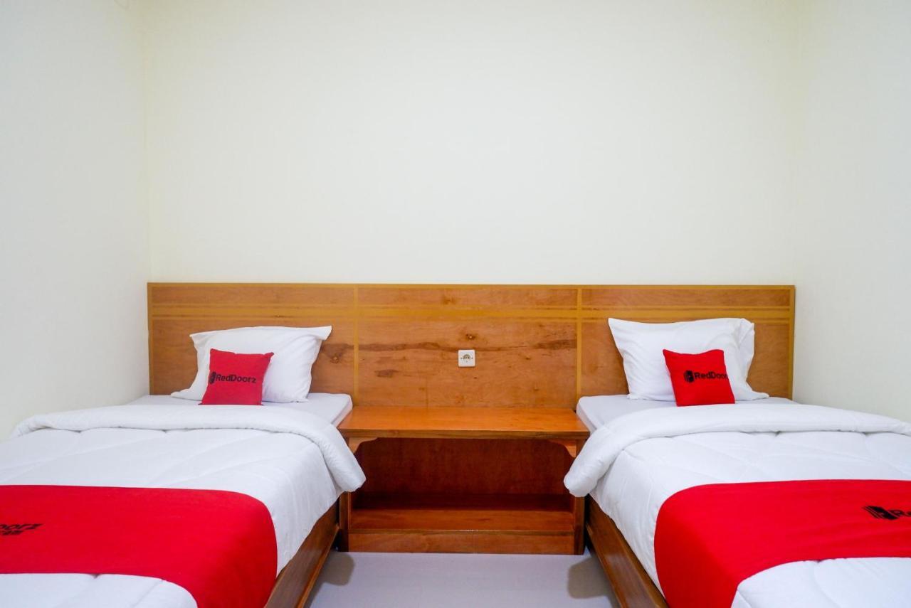 RedDoorz near Rita Supermall Purwokerto 2 Esterno foto