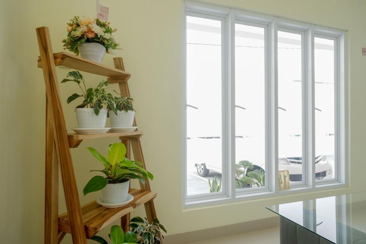 RedDoorz near Rita Supermall Purwokerto 2 Esterno foto