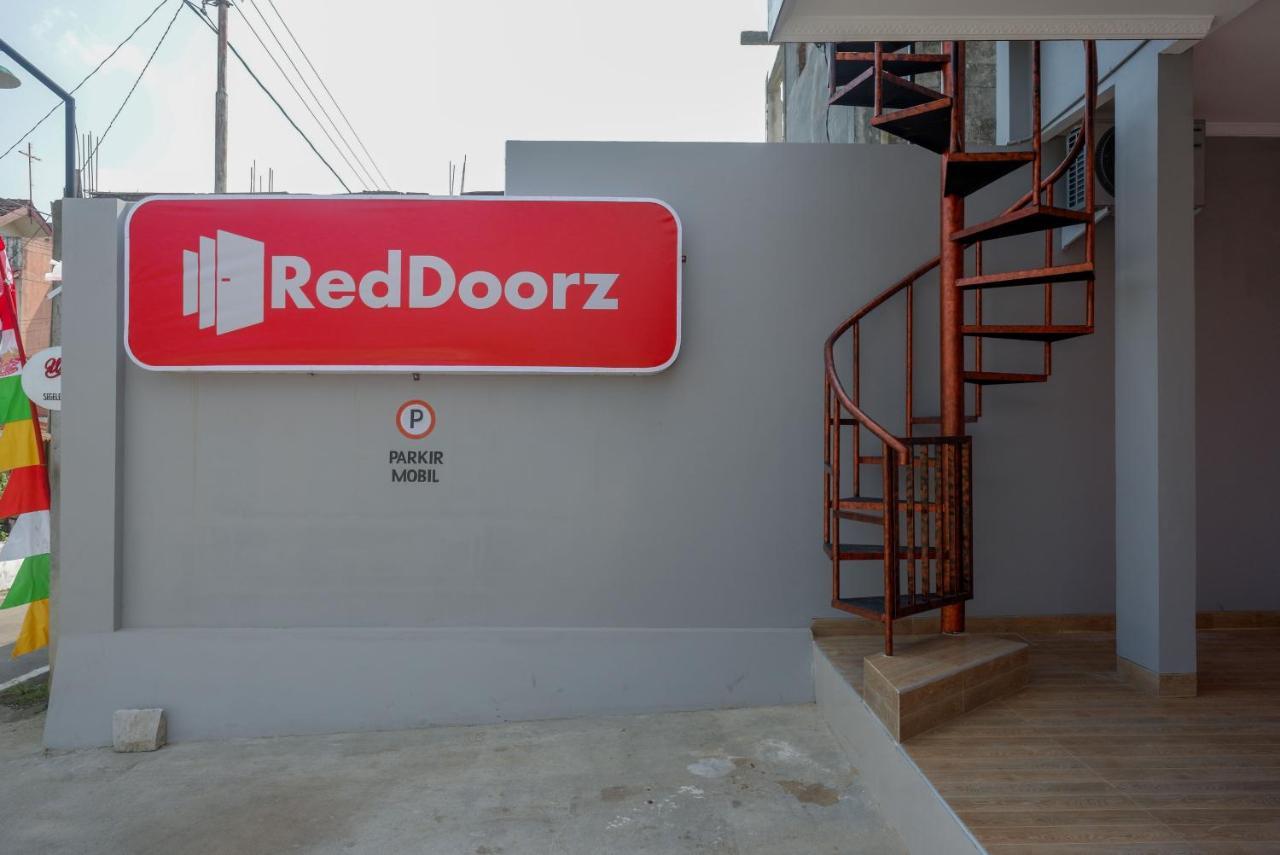 RedDoorz near Rita Supermall Purwokerto 2 Esterno foto