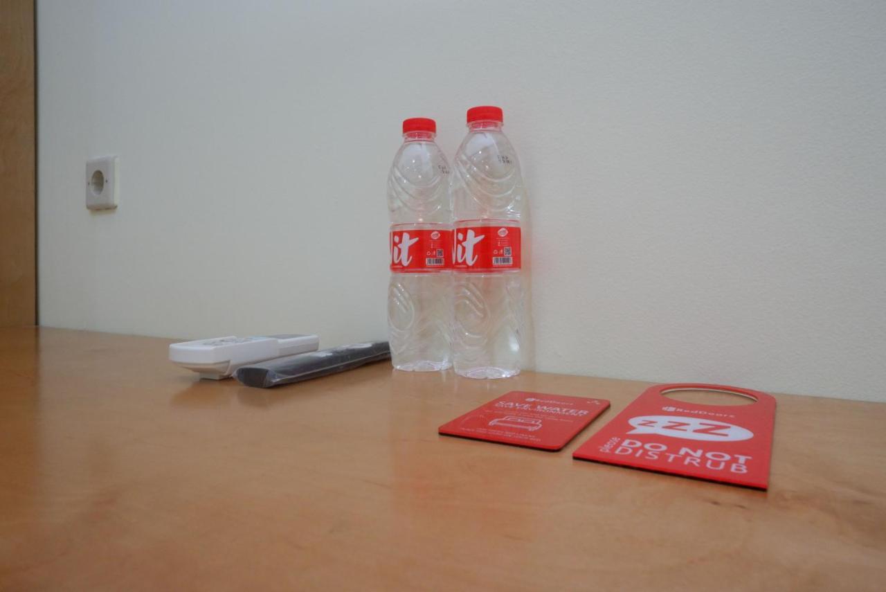 RedDoorz near Rita Supermall Purwokerto 2 Esterno foto