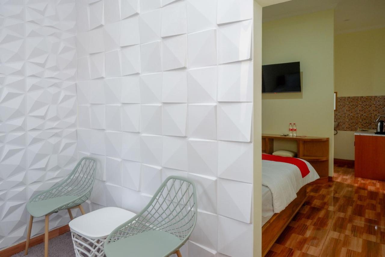 RedDoorz near Rita Supermall Purwokerto 2 Esterno foto