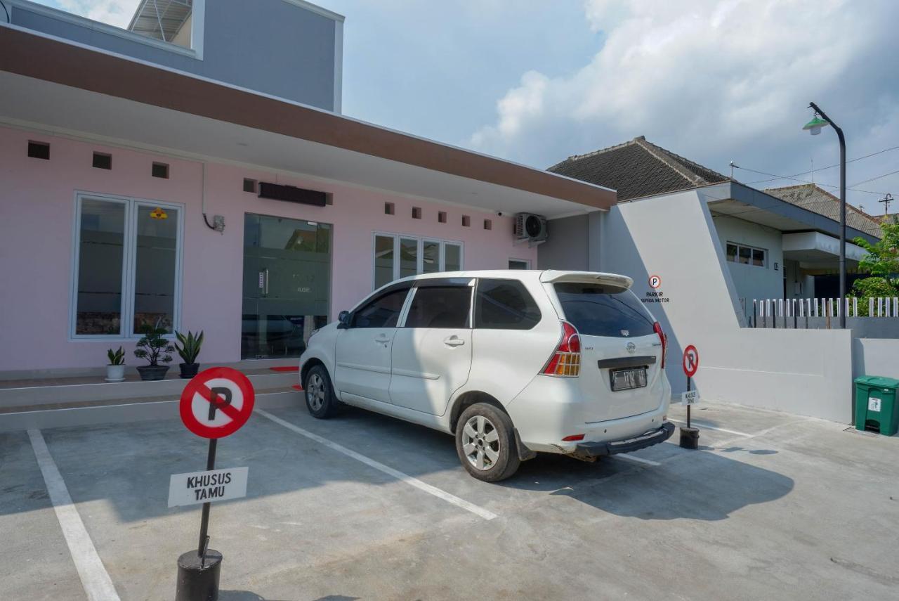 RedDoorz near Rita Supermall Purwokerto 2 Esterno foto