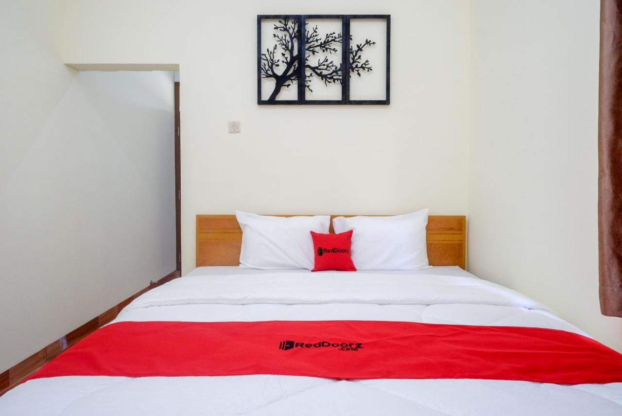 RedDoorz near Rita Supermall Purwokerto 2 Esterno foto