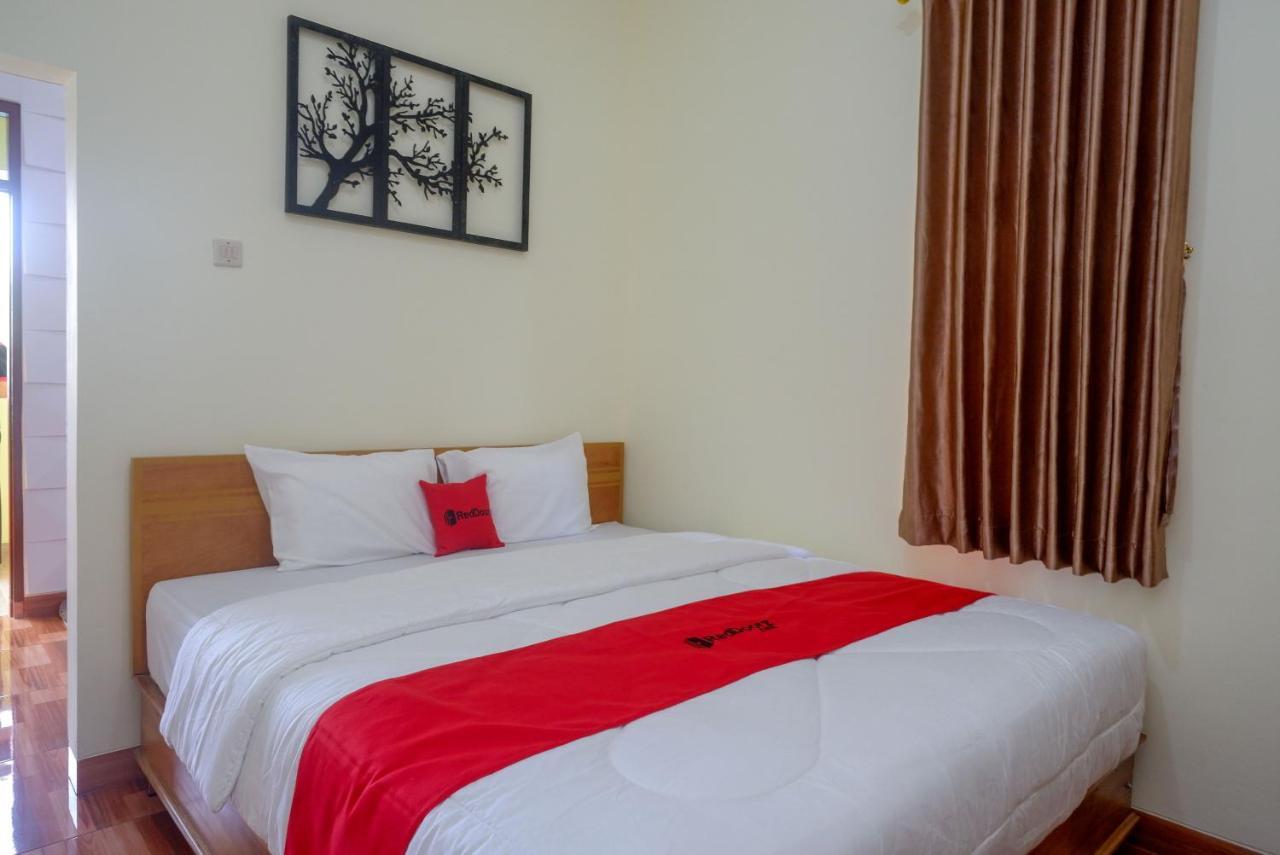 RedDoorz near Rita Supermall Purwokerto 2 Esterno foto