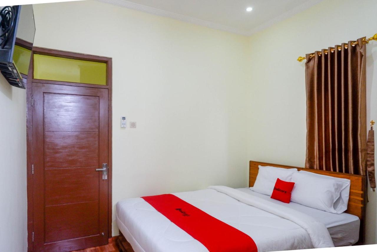 RedDoorz near Rita Supermall Purwokerto 2 Esterno foto