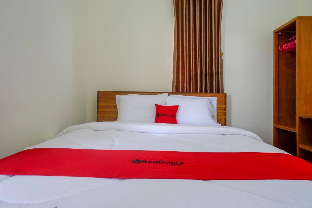 RedDoorz near Rita Supermall Purwokerto 2 Esterno foto