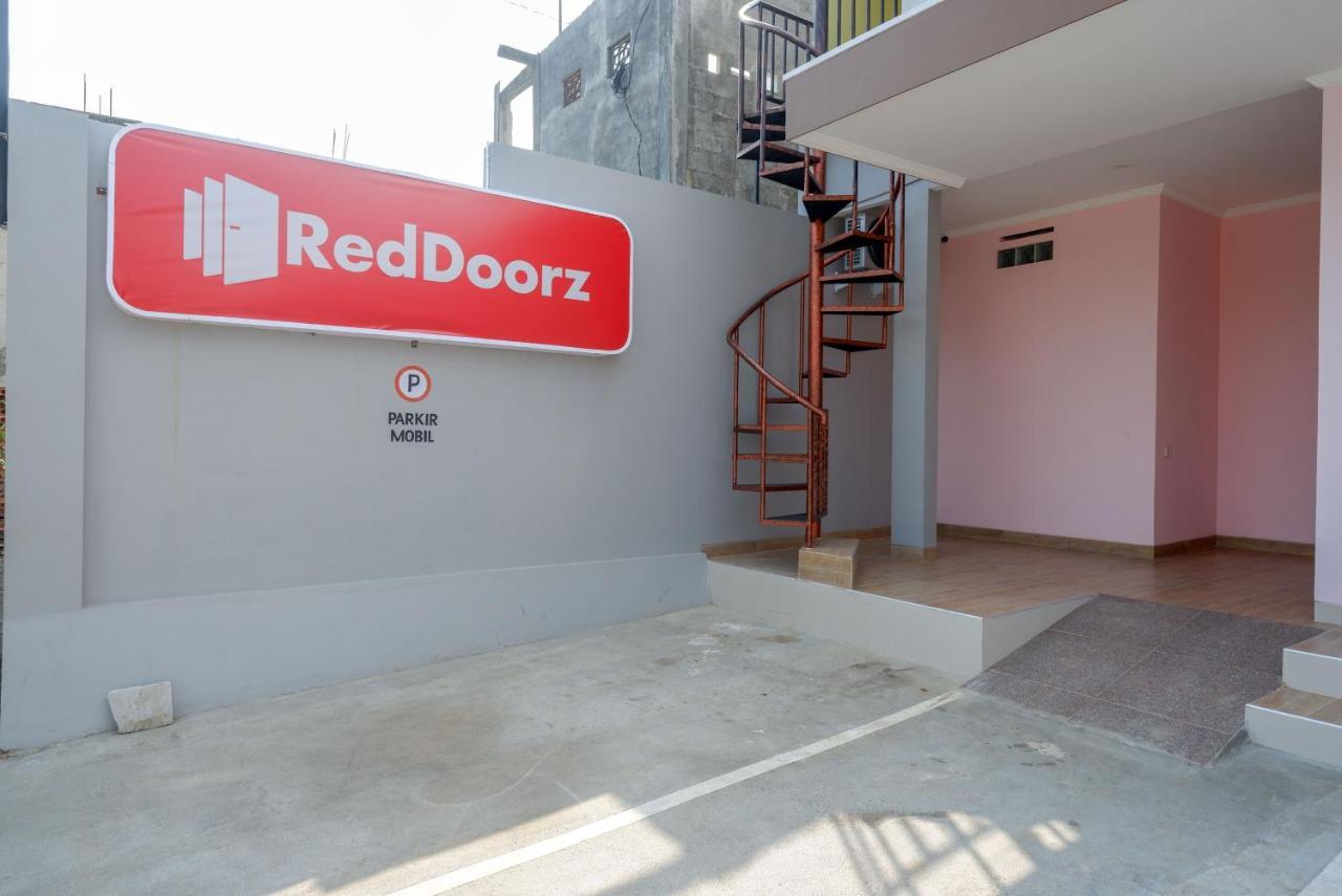 RedDoorz near Rita Supermall Purwokerto 2 Esterno foto
