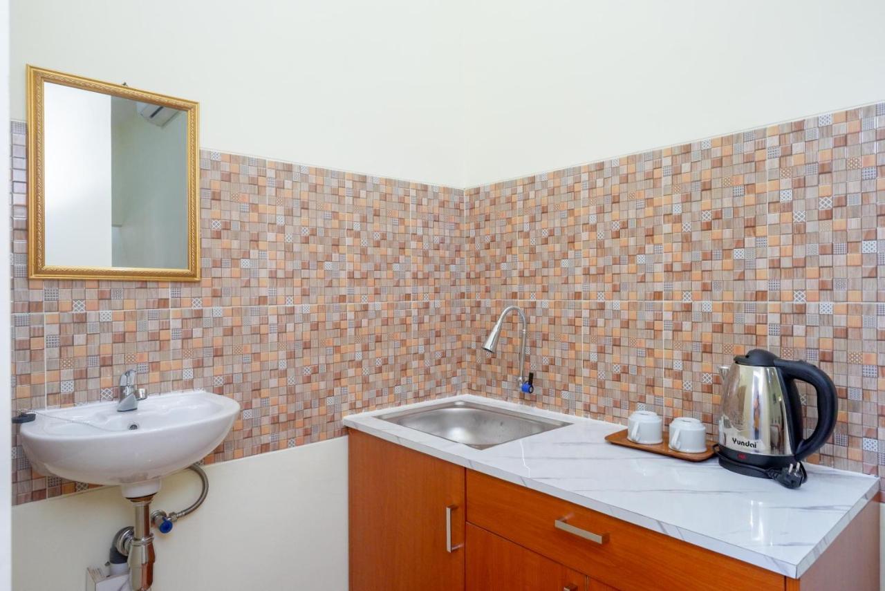 RedDoorz near Rita Supermall Purwokerto 2 Esterno foto