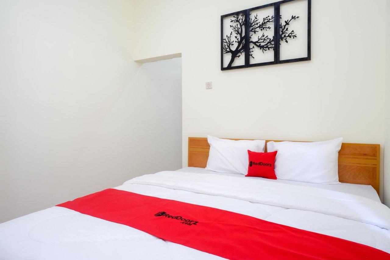 RedDoorz near Rita Supermall Purwokerto 2 Esterno foto