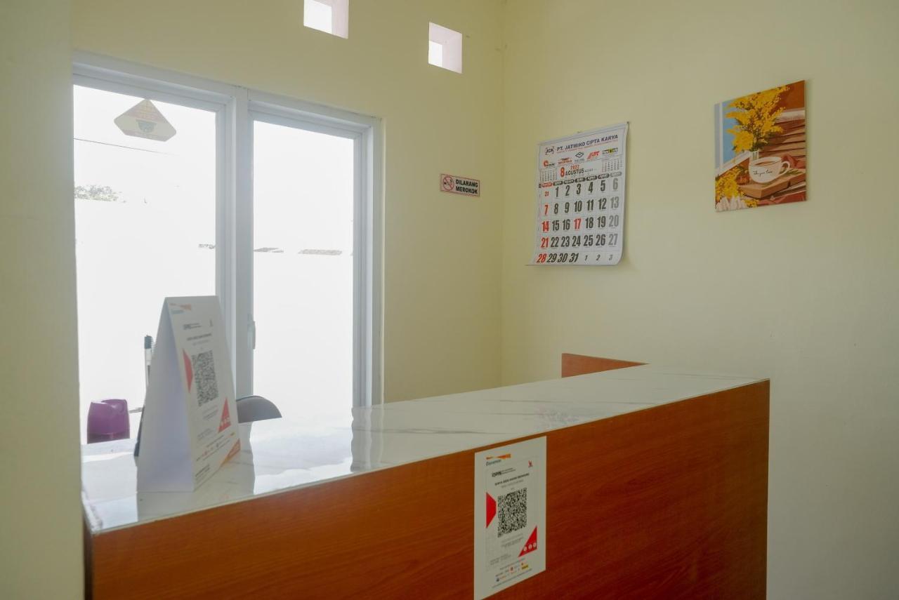 RedDoorz near Rita Supermall Purwokerto 2 Esterno foto