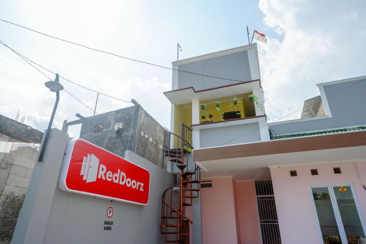 RedDoorz near Rita Supermall Purwokerto 2 Esterno foto